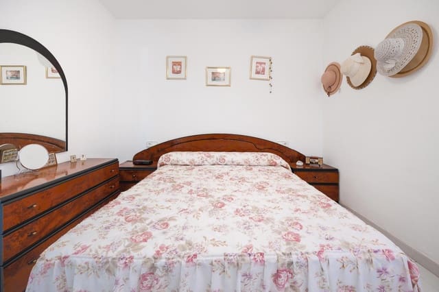 4 chambre Villa/Maison Mitoyenne à vendre à Torrevieja avec piscine - 159 000 € (Ref: 9379262)