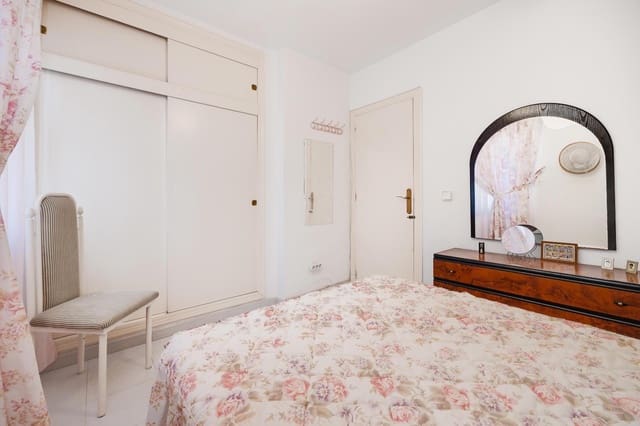 4 chambre Villa/Maison Mitoyenne à vendre à Torrevieja avec piscine - 159 000 € (Ref: 9379262)