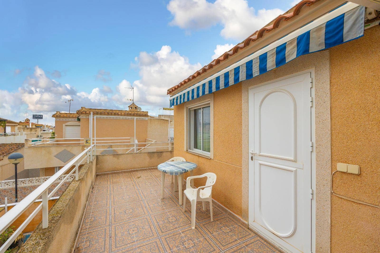 Adosado de 4 habitaciones en Torrevieja en venta con piscina - 159.000 € (Ref: 9379262)