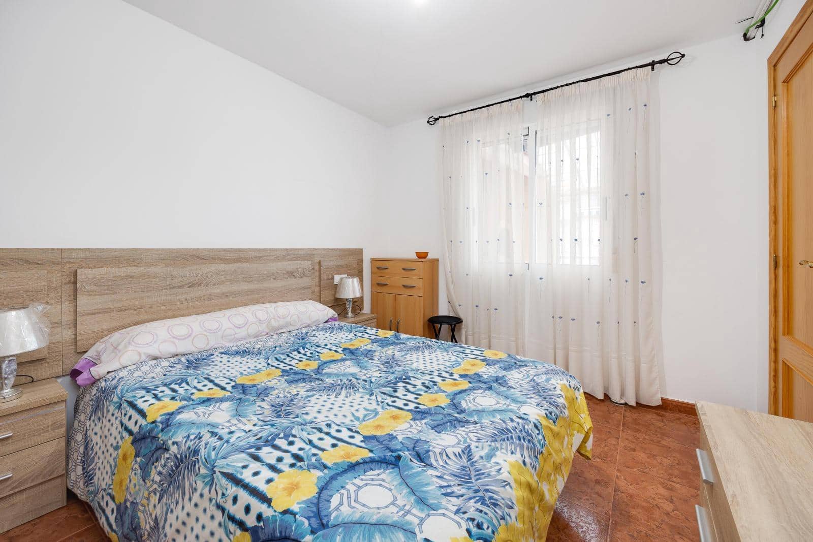 Adosado de 4 habitaciones en Torrevieja en venta con piscina - 159.000 € (Ref: 9379262)