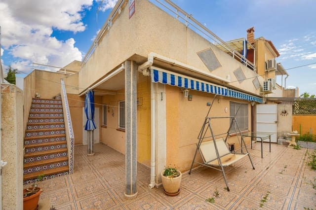 4 chambre Villa/Maison Mitoyenne à vendre à Torrevieja avec piscine - 159 000 € (Ref: 9379262)