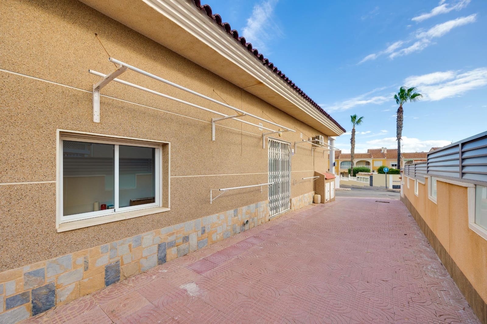 1 bedroom Commercial for sale in Rojales - € 130,000 (Ref: 9382733)