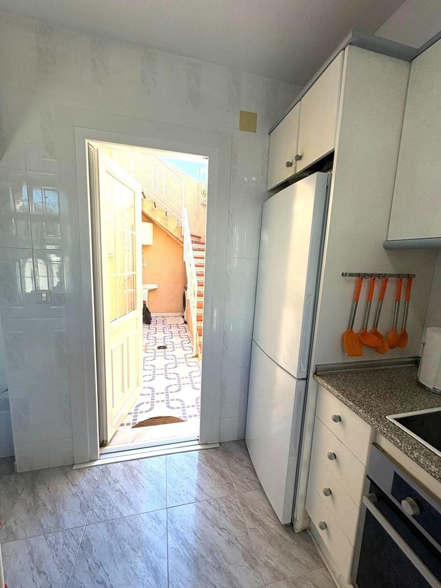 2 soverom Bungalow til salgs i Torrevieja med svømmebasseng - € 165 000 (Ref: 9400829)