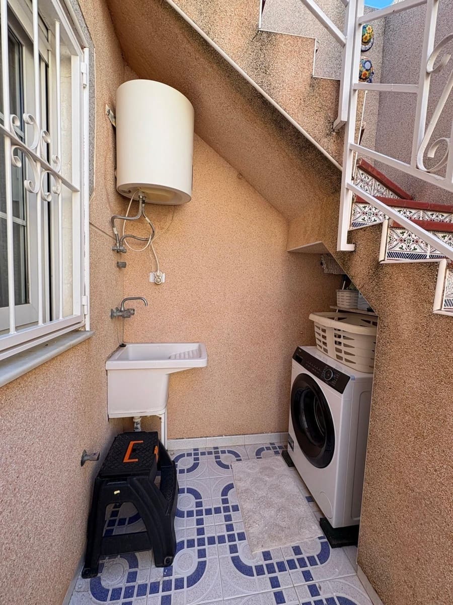 2 soverom Bungalow til salgs i Torrevieja med svømmebasseng - € 165 000 (Ref: 9400829)