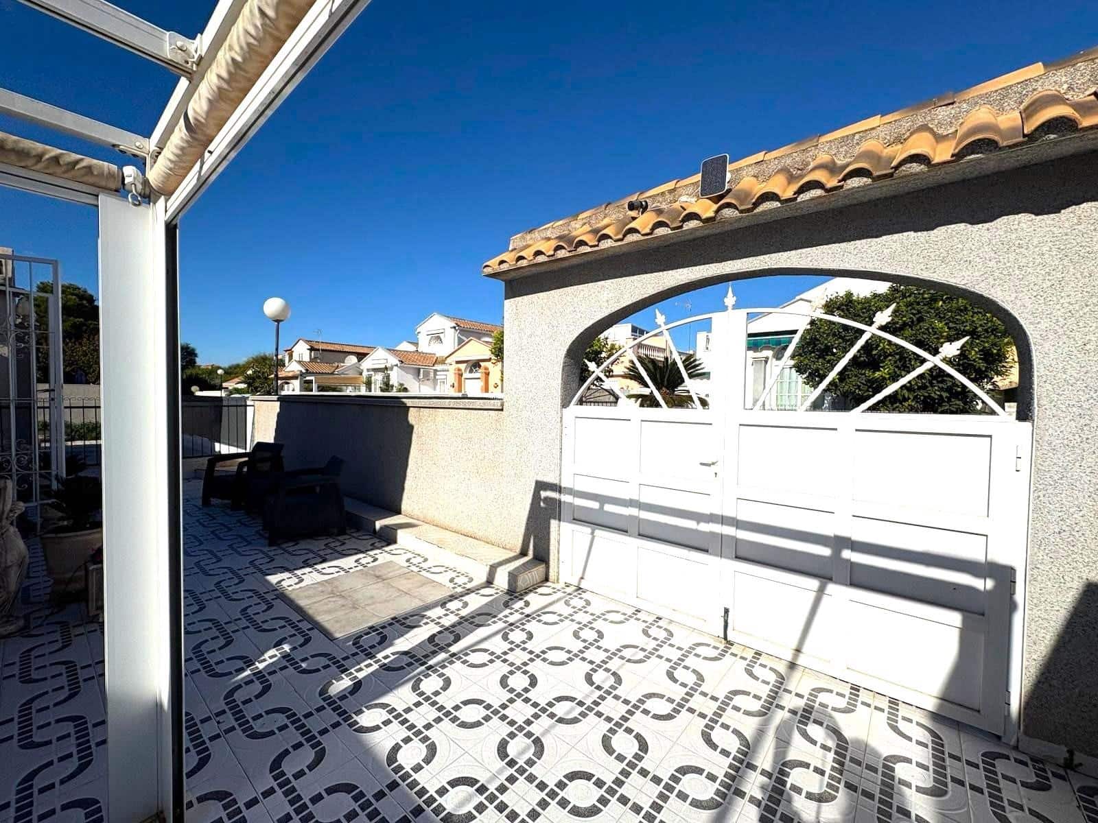 2 soverom Bungalow til salgs i Torrevieja med svømmebasseng - € 165 000 (Ref: 9400829)