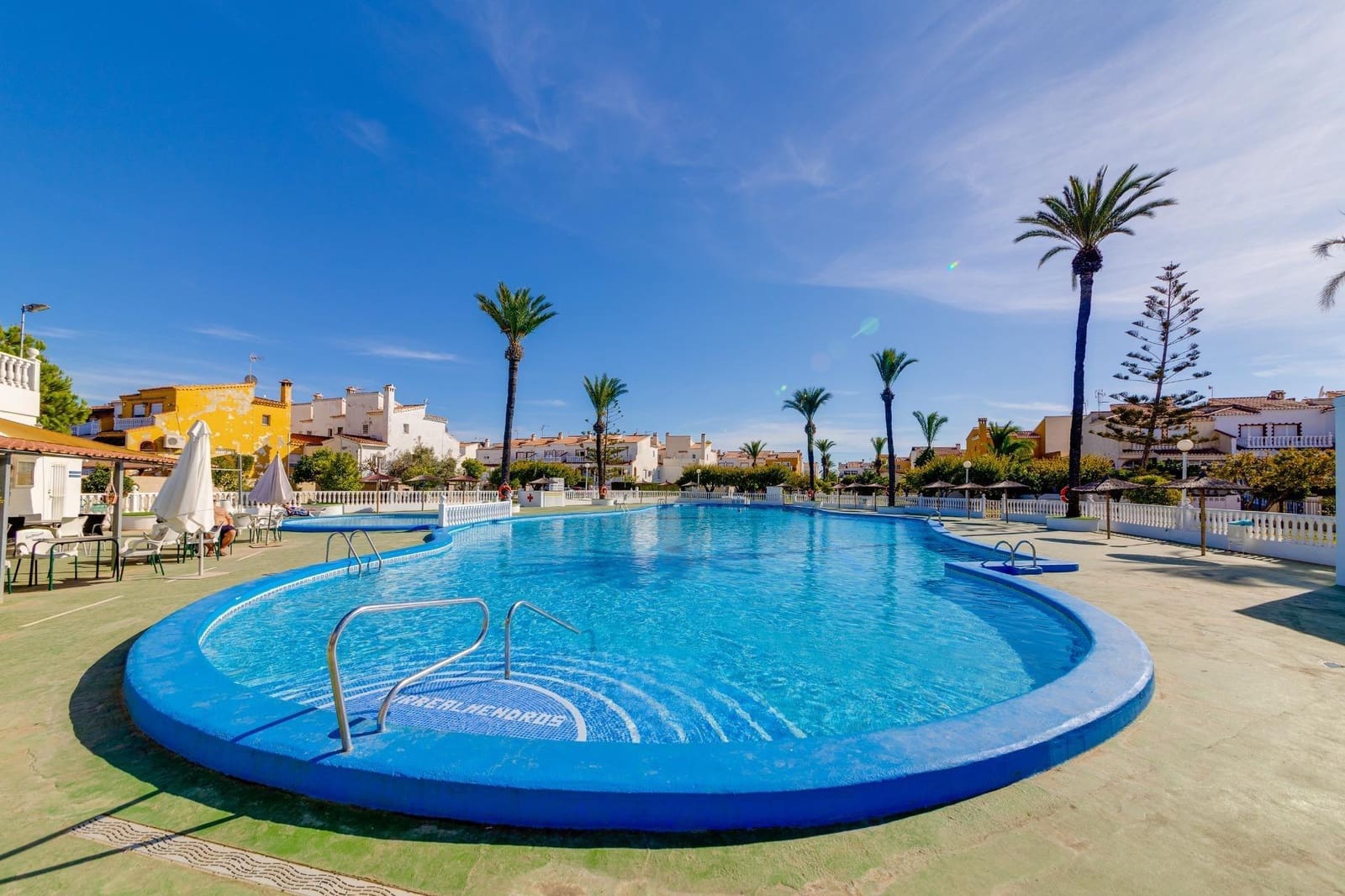 2 soverom Bungalow til salgs i Torrevieja med svømmebasseng - € 165 000 (Ref: 9400829)