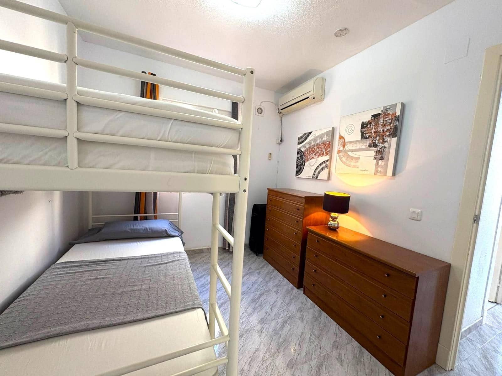 2 soverom Bungalow til salgs i Torrevieja med svømmebasseng - € 165 000 (Ref: 9400829)