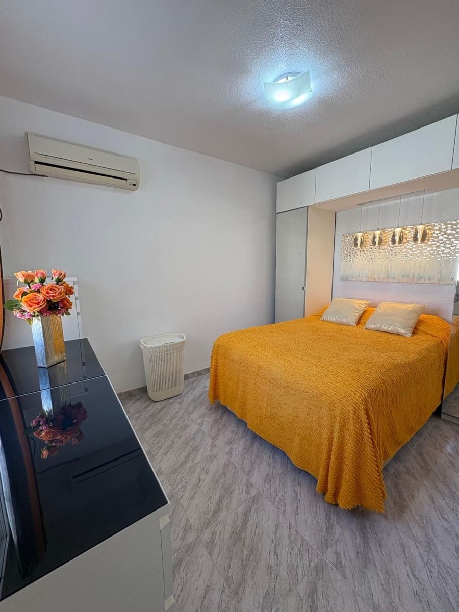 Bungalow de 2 habitaciones en Torrevieja en venta con piscina - 165.000 € (Ref: 9400829)