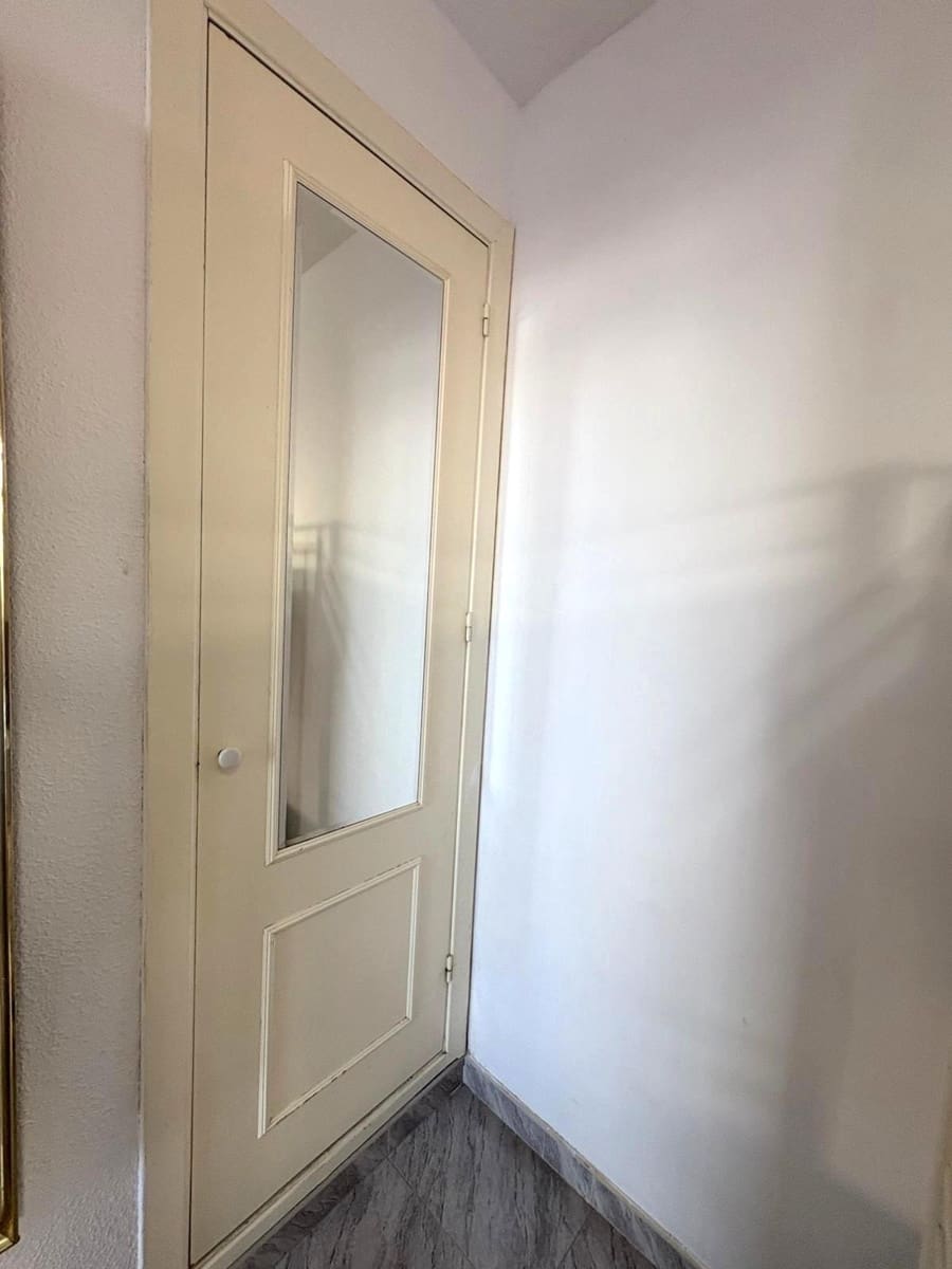 Bungalow de 2 habitaciones en Torrevieja en venta con piscina - 165.000 € (Ref: 9400829)