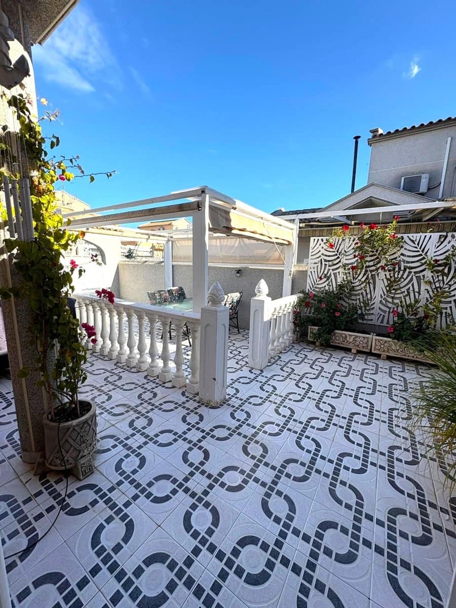 Bungalow de 2 habitaciones en Torrevieja en venta con piscina - 165.000 € (Ref: 9400829)