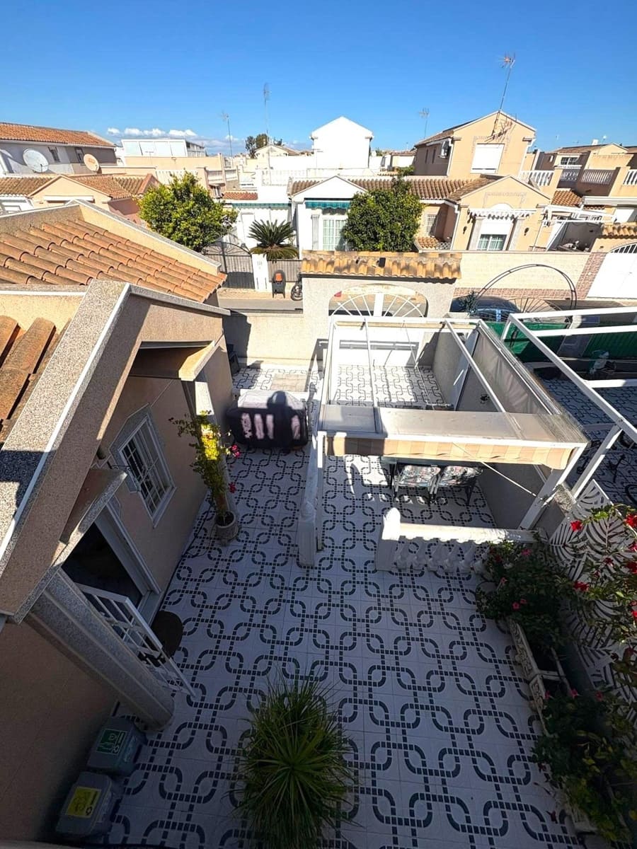 Bungalow de 2 habitaciones en Torrevieja en venta con piscina - 165.000 € (Ref: 9400829)