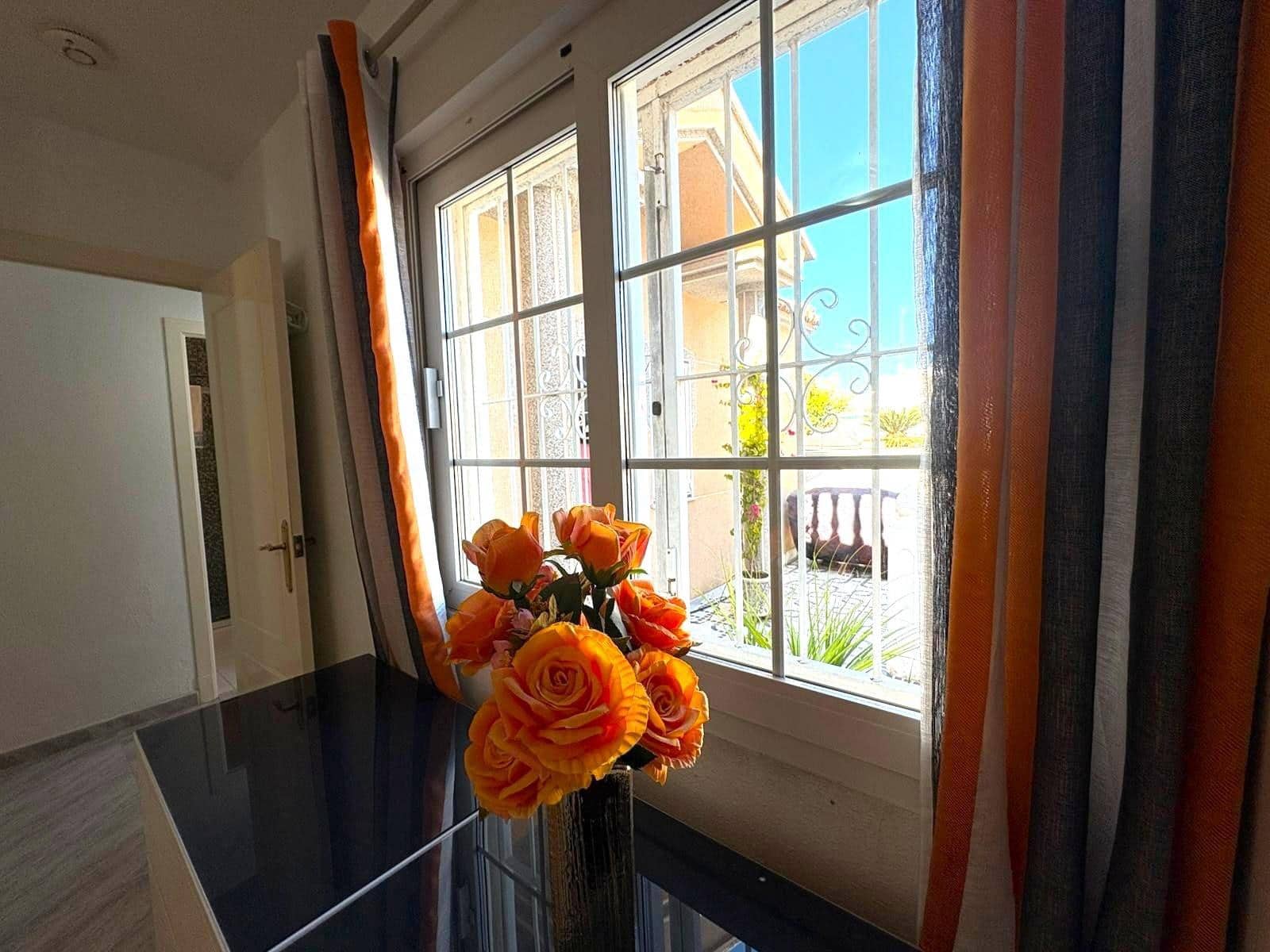 Bungalow de 2 habitaciones en Torrevieja en venta con piscina - 165.000 € (Ref: 9400829)