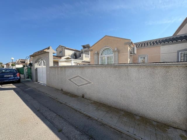 2 bedroom Bungalow for sale in Torrevieja with pool - € 165,000 (Ref: 9400829)