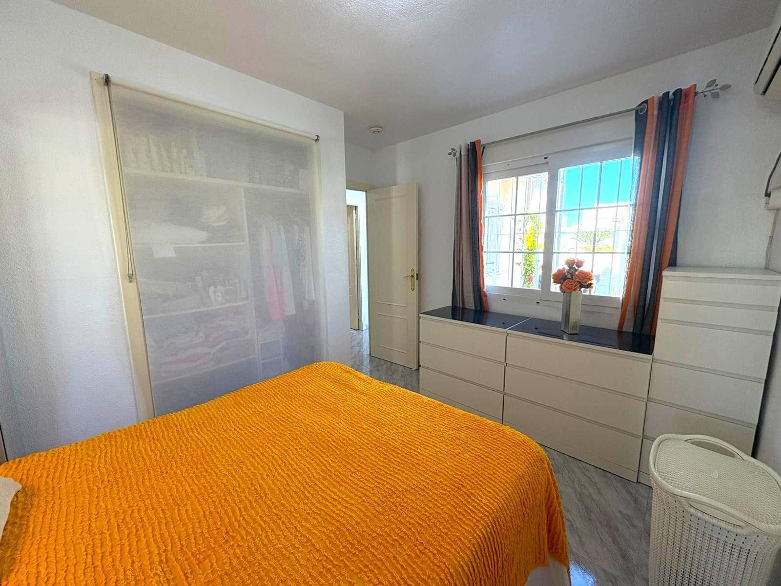 Bungalow de 2 habitaciones en Torrevieja en venta con piscina - 165.000 € (Ref: 9400829)