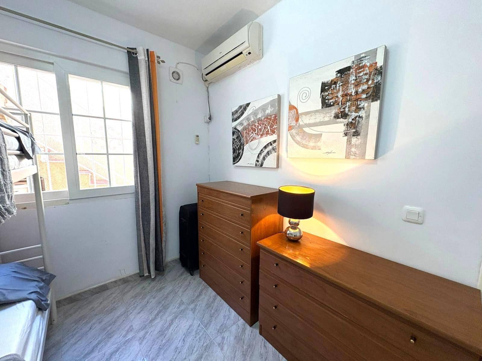 Bungalow de 2 habitaciones en Torrevieja en venta con piscina - 165.000 € (Ref: 9400829)