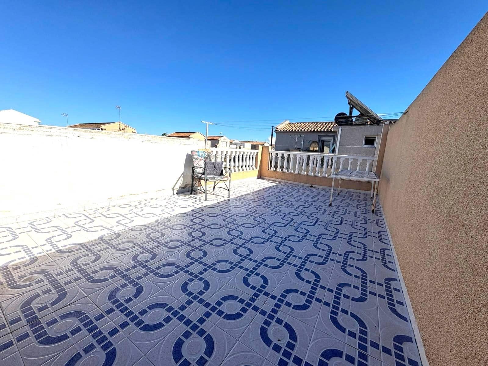 Bungalow de 2 habitaciones en Torrevieja en venta con piscina - 165.000 € (Ref: 9400829)