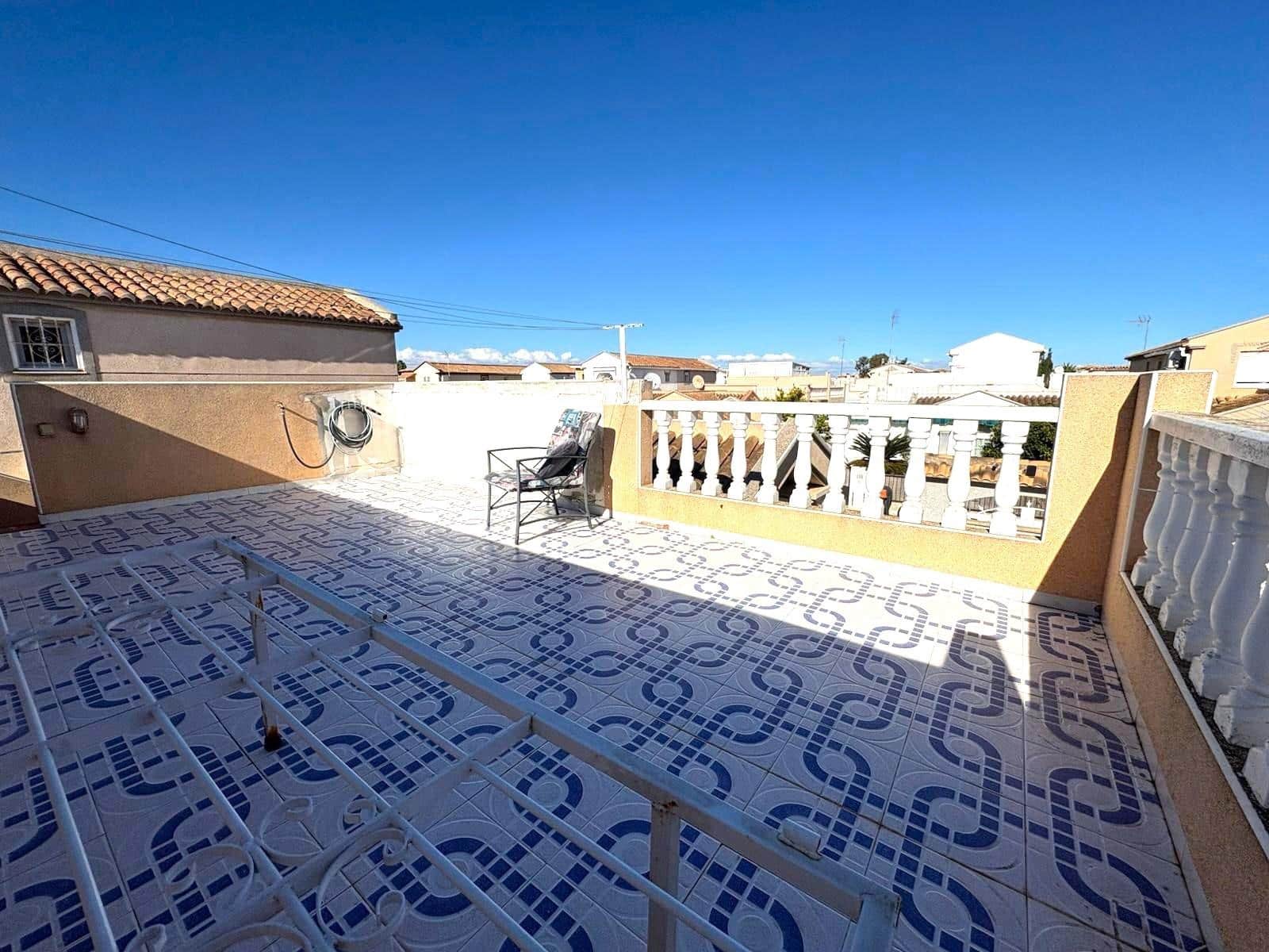 Bungalow de 2 habitaciones en Torrevieja en venta con piscina - 165.000 € (Ref: 9400829)