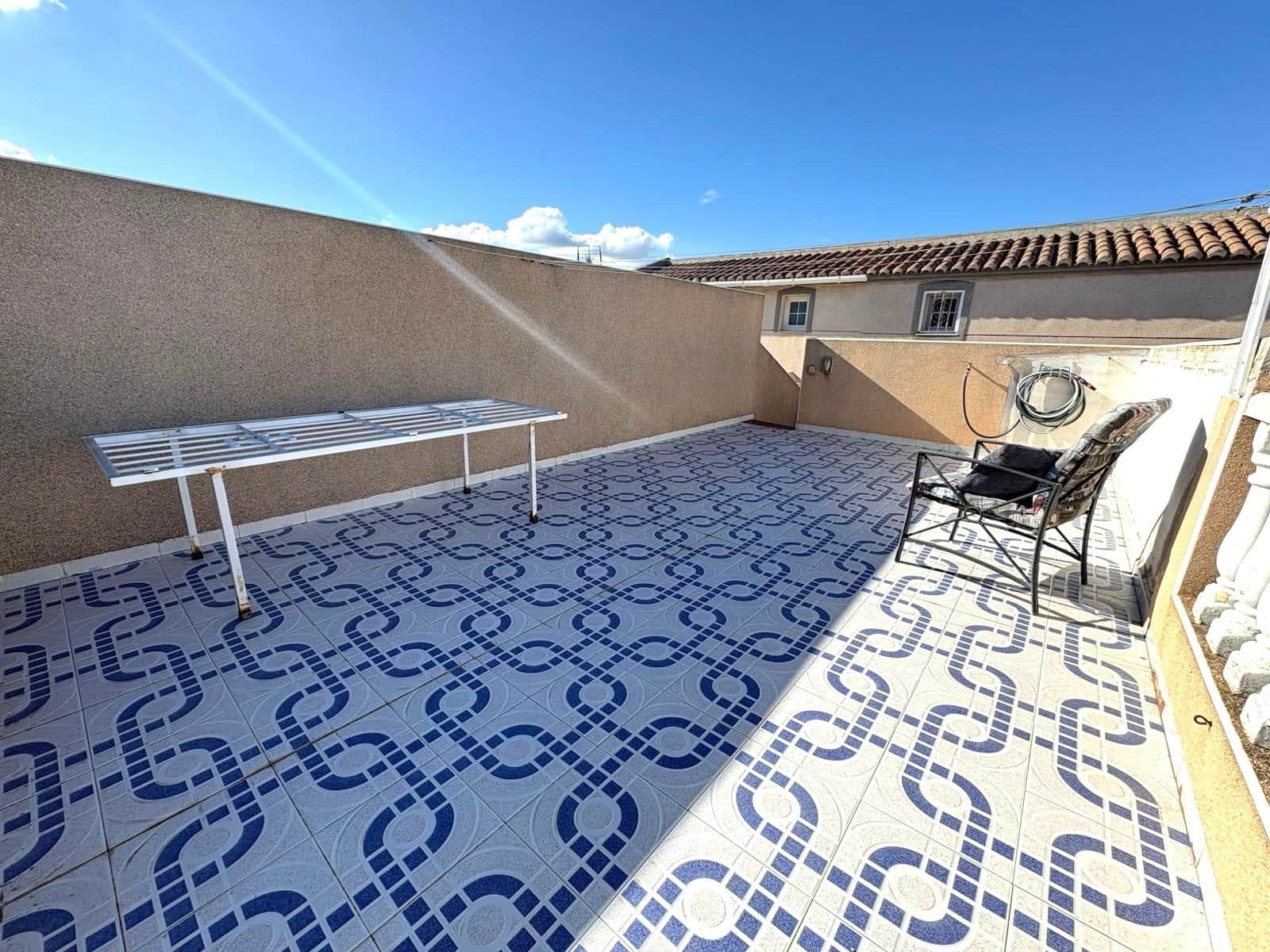Bungalow de 2 habitaciones en Torrevieja en venta con piscina - 165.000 € (Ref: 9400829)