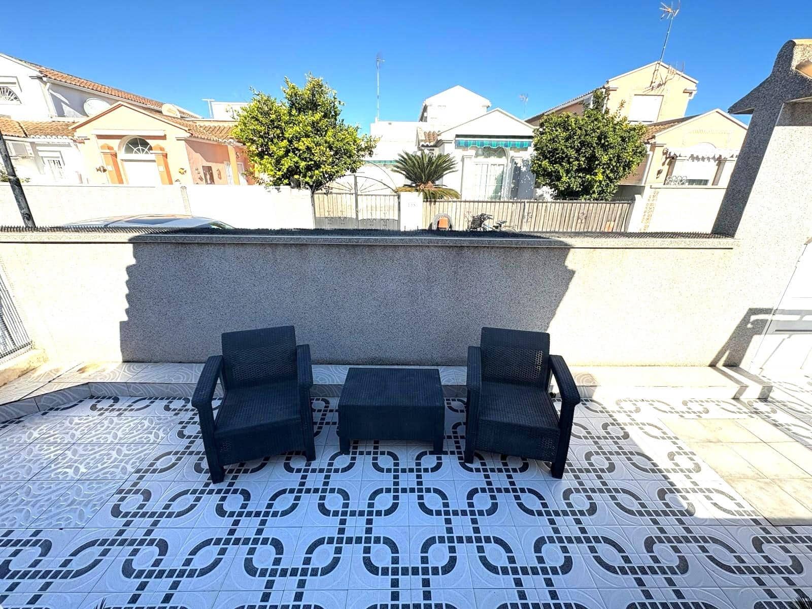 Bungalow de 2 habitaciones en Torrevieja en venta con piscina - 165.000 € (Ref: 9400829)