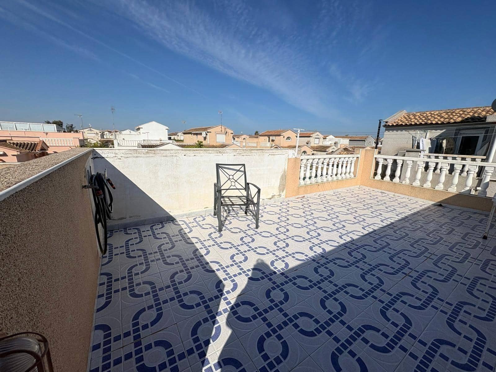 Bungalow de 2 habitaciones en Torrevieja en venta con piscina - 165.000 € (Ref: 9400829)