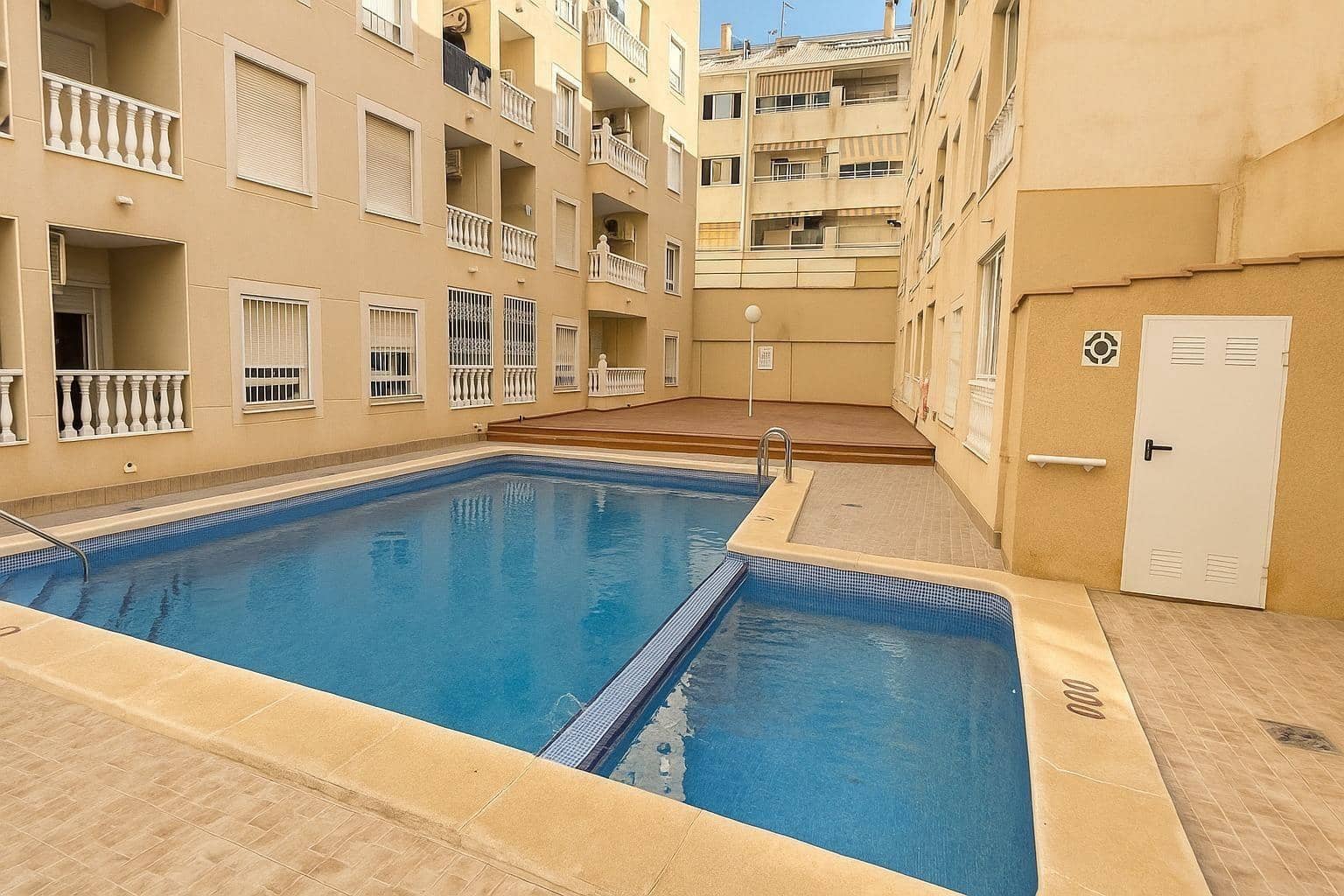 1 sypialnia Penthouse na sprzedaż w Torrevieja z garażem - 134 900 € (Ref: 9403287)
