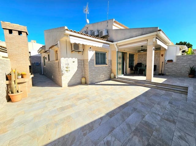 4 bedroom Villa for sale in Parque de las Naciones, Torrevieja with pool - € 248,000 (Ref: 9419605)