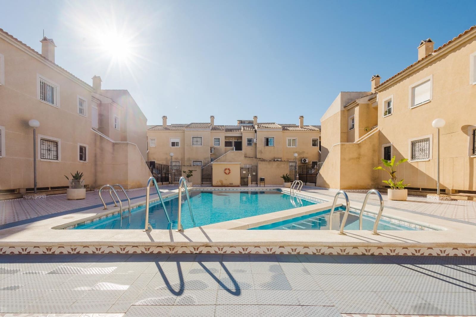 2 soverom Bungalow til salgs i Torrevieja med svømmebasseng - € 139 990 (Ref: 9427439)