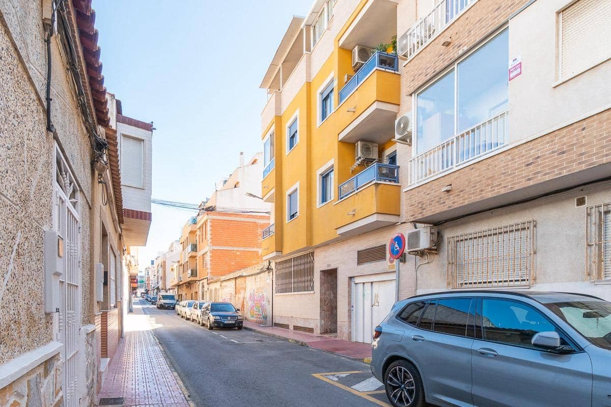Ático de 3 habitaciones en Torrevieja en venta - 179.000 € (Ref: 9440244)
