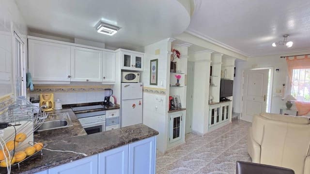 2 slaapkamer Rijtjeshuis te koop in El Limonar, Torrevieja met zwembad - € 152.900 (Ref: 9449051)