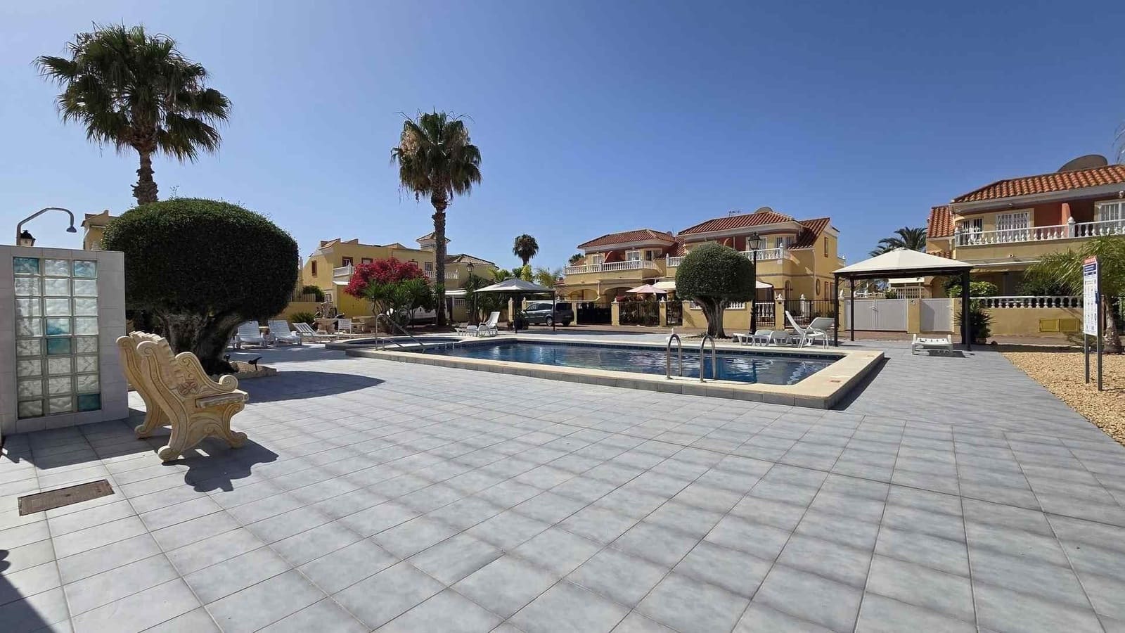 2 soveværelse Rækkehus til salg i El Limonar med swimmingpool - € 152.900 (Ref: 9449051)