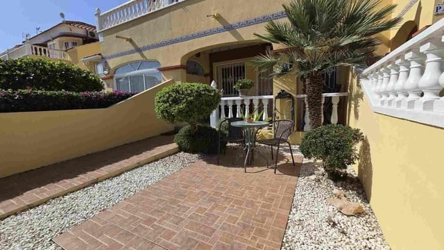 2 slaapkamer Rijtjeshuis te koop in El Limonar, Torrevieja met zwembad - € 152.900 (Ref: 9449051)