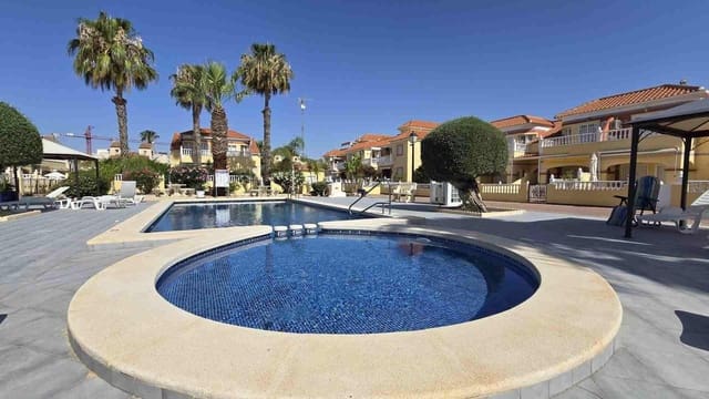 2 slaapkamer Rijtjeshuis te koop in El Limonar, Torrevieja met zwembad - € 152.900 (Ref: 9449051)