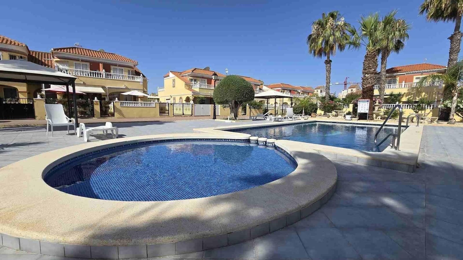 2 soveværelse Rækkehus til salg i El Limonar med swimmingpool - € 152.900 (Ref: 9449051)