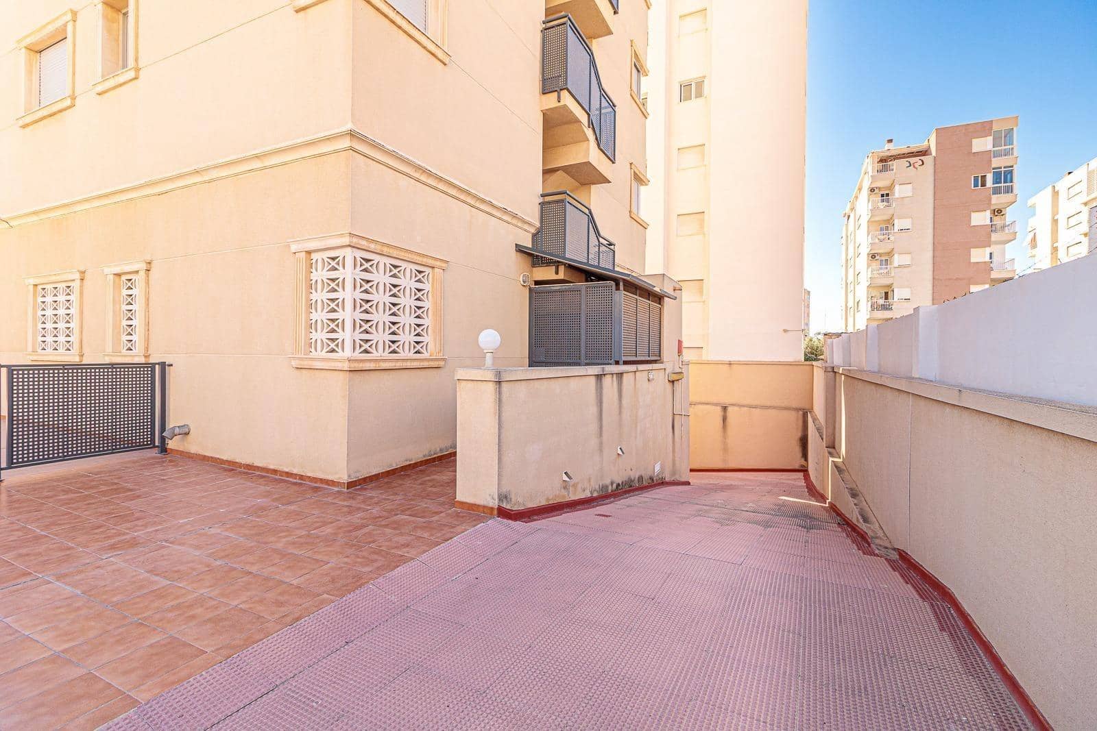 1 makuuhuone Kattohuoneisto myytävänä paikassa Torrevieja mukana 
autotalli - 160 000 € (Ref: 9449052)