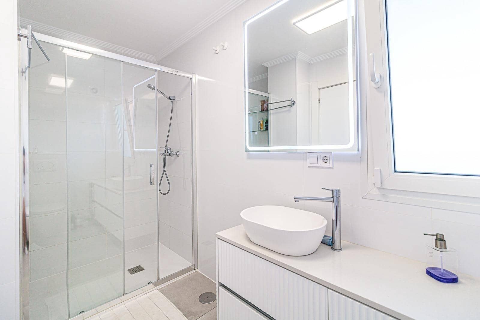 Ático de 1 habitación en Torrevieja en venta con garaje - 150.000 € (Ref: 9449052)