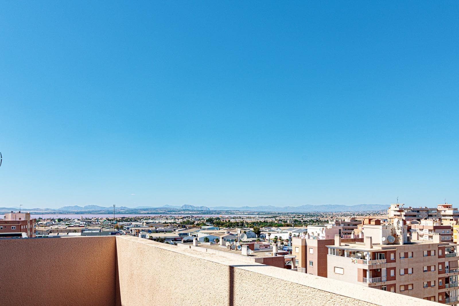 Ático de 1 habitación en Torrevieja en venta con garaje - 150.000 € (Ref: 9449052)