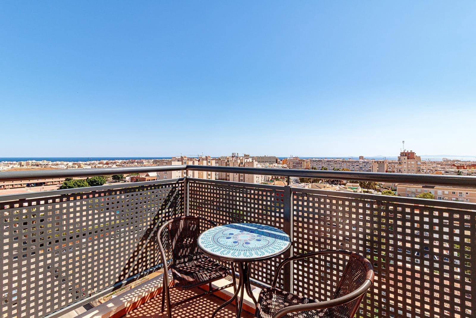 Ático de 1 habitación en Torrevieja en venta con garaje - 150.000 € (Ref: 9449052)