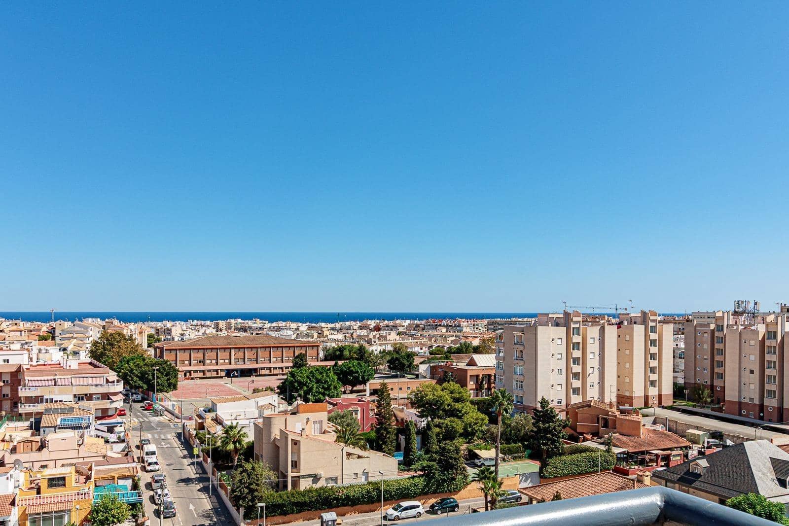 Ático de 1 habitación en Torrevieja en venta con garaje - 150.000 € (Ref: 9449052)