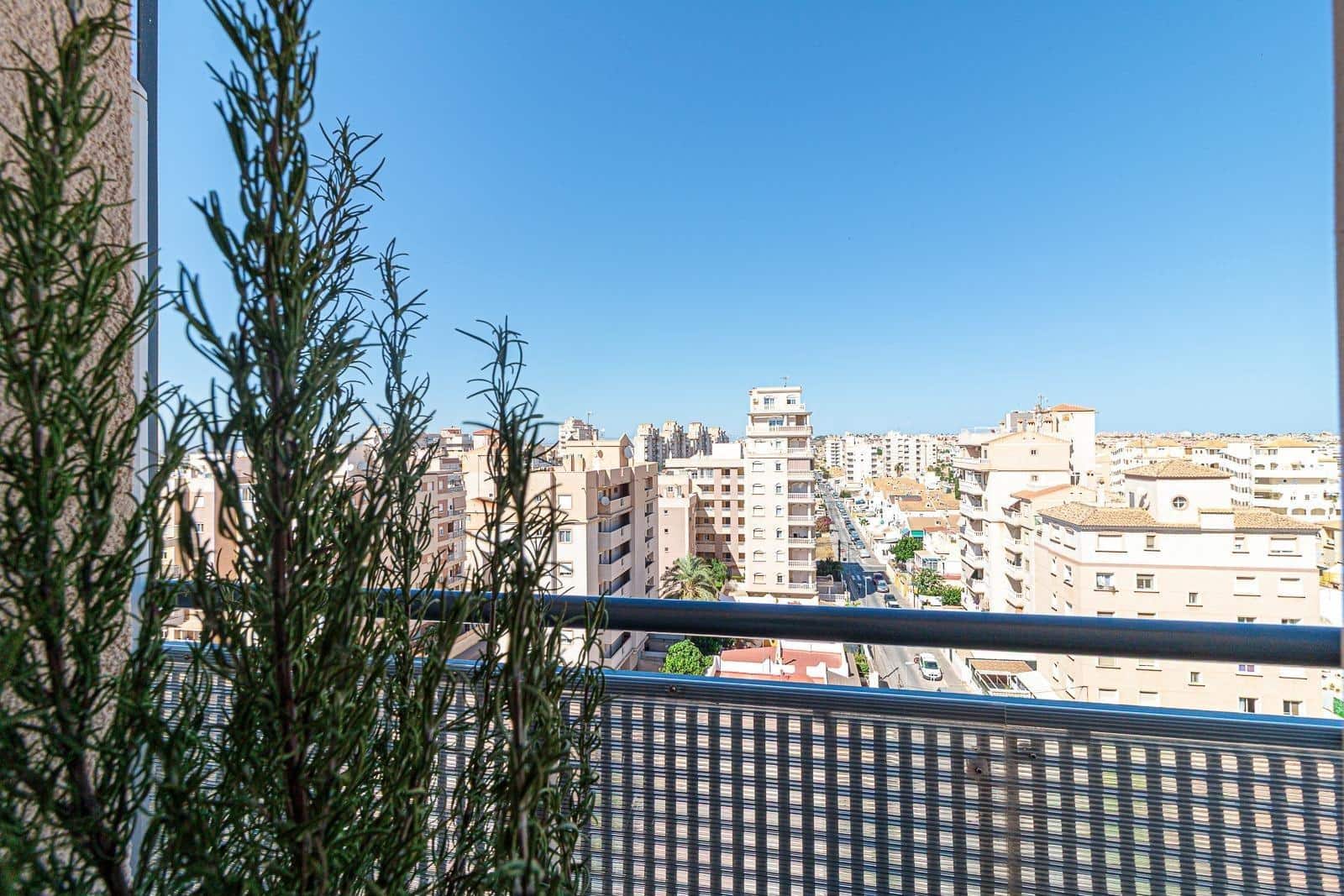 Ático de 1 habitación en Torrevieja en venta con garaje - 150.000 € (Ref: 9449052)