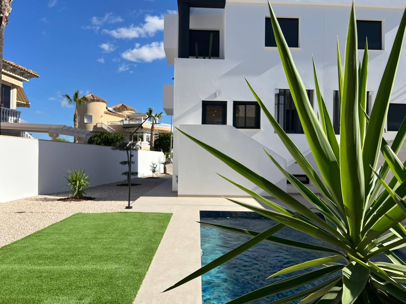 3 soverom Villa til salgs i Benferri med svømmebasseng garasje - € 306 000 (Ref: 9449053)