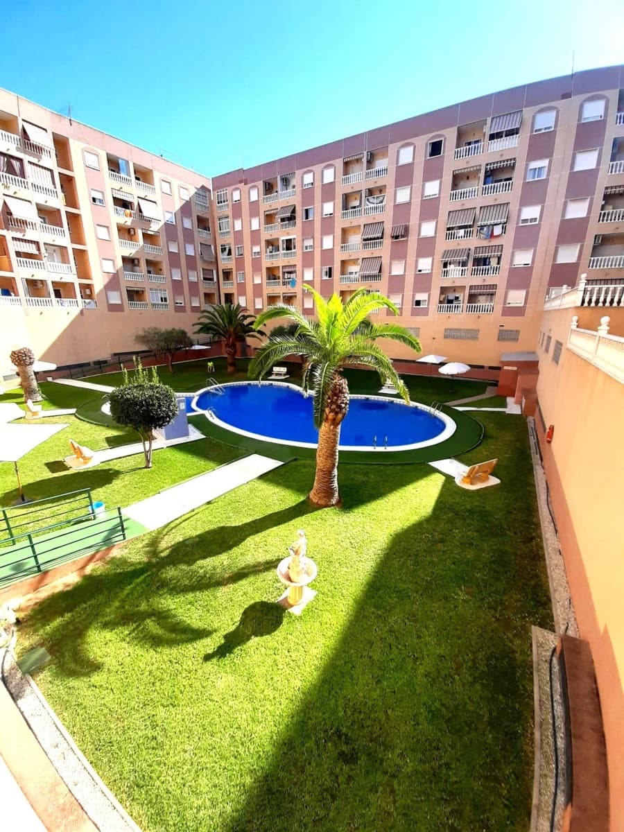 2 sypialnia Apartament na sprzedaż w Torrevieja z basenem - 135 000 € (Ref: 9450453)