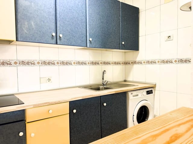 2 Zimmer Apartment zu verkaufen in Centro, Torrevieja mit Pool - 114.000 € (Ref: 9465683)