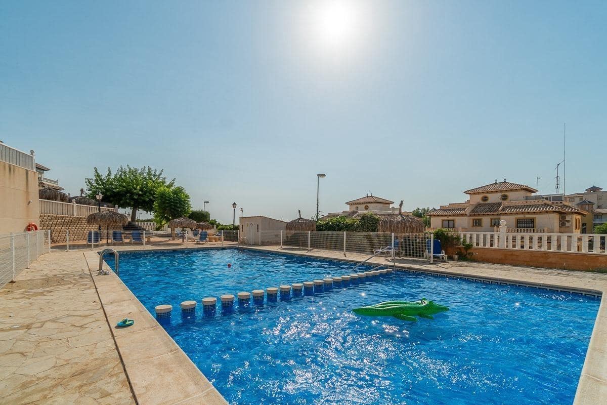 2 chambre Bungalow à vendre à Orihuela Costa avec piscine - 140 000 € (Ref: 9465684)