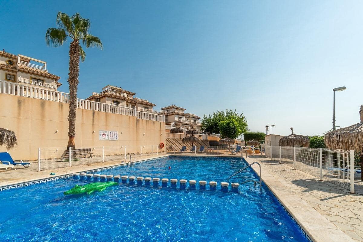2 bedroom Bungalow for sale in Orihuela Costa with pool - € 140,000 (Ref: 9465684)