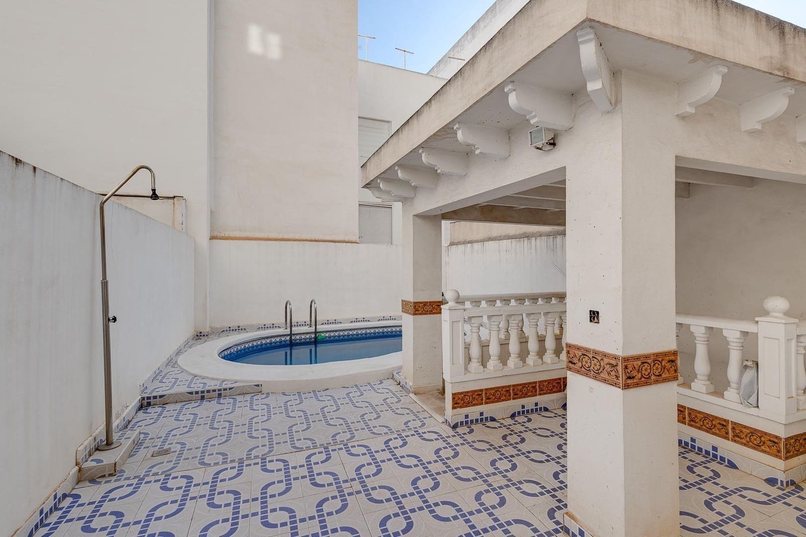 2 bedroom Penthouse for sale in Torrevieja with pool garage - € 166,300 (Ref: 9465686)