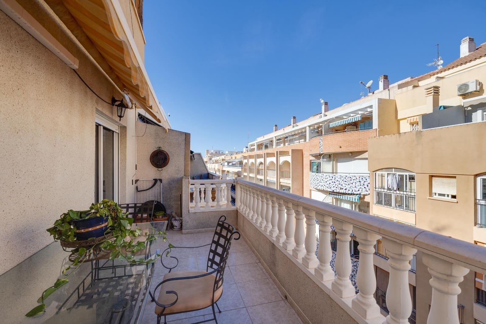 2 bedroom Penthouse for sale in Torrevieja with pool garage - € 166,300 (Ref: 9465686)