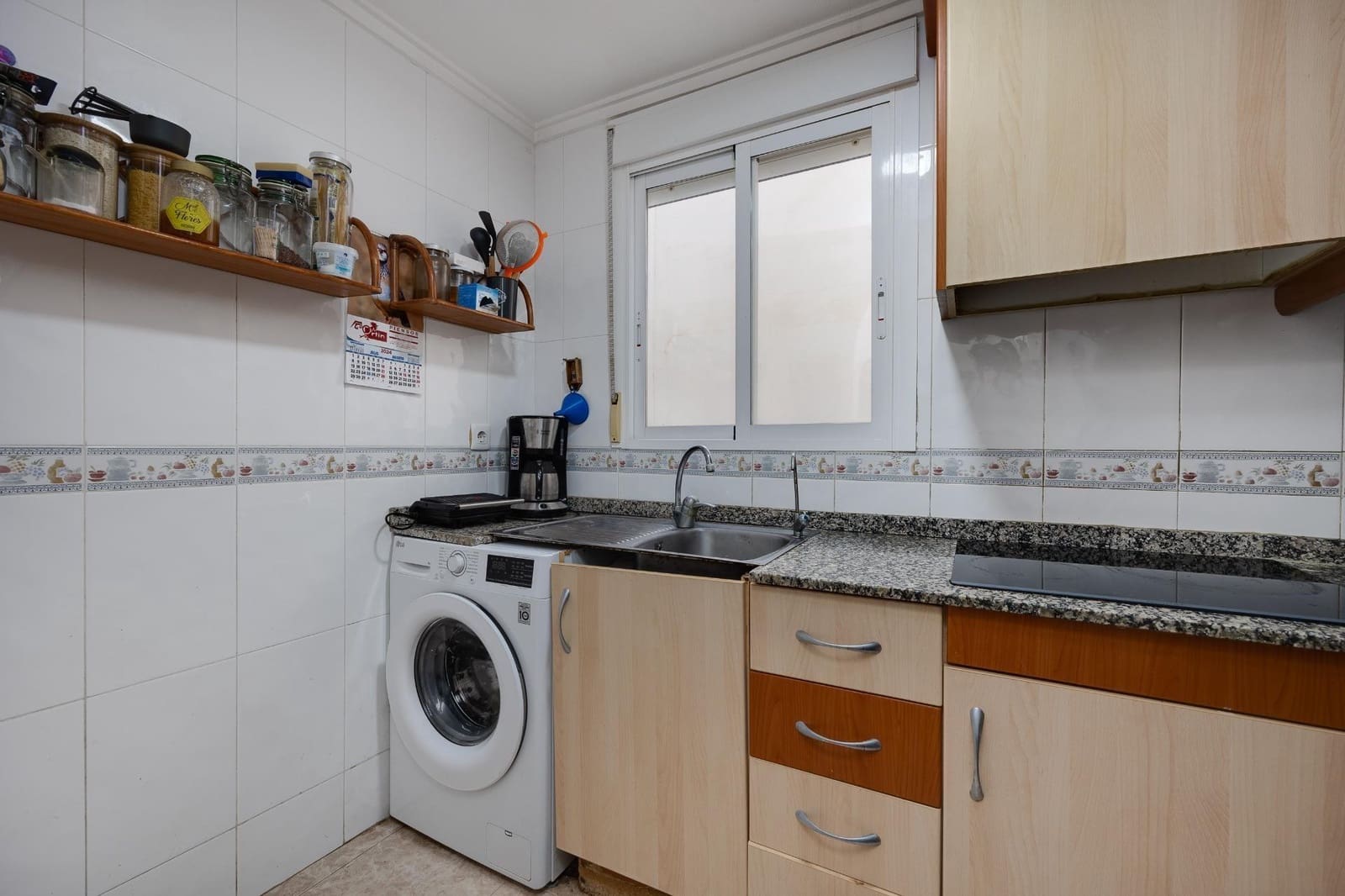 2 bedroom Penthouse for sale in Torrevieja with pool garage - € 166,300 (Ref: 9465686)
