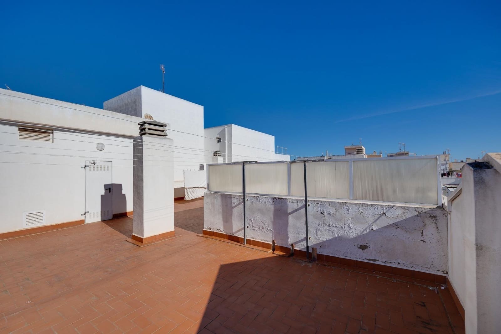 2 bedroom Penthouse for sale in Torrevieja with pool garage - € 166,300 (Ref: 9465686)