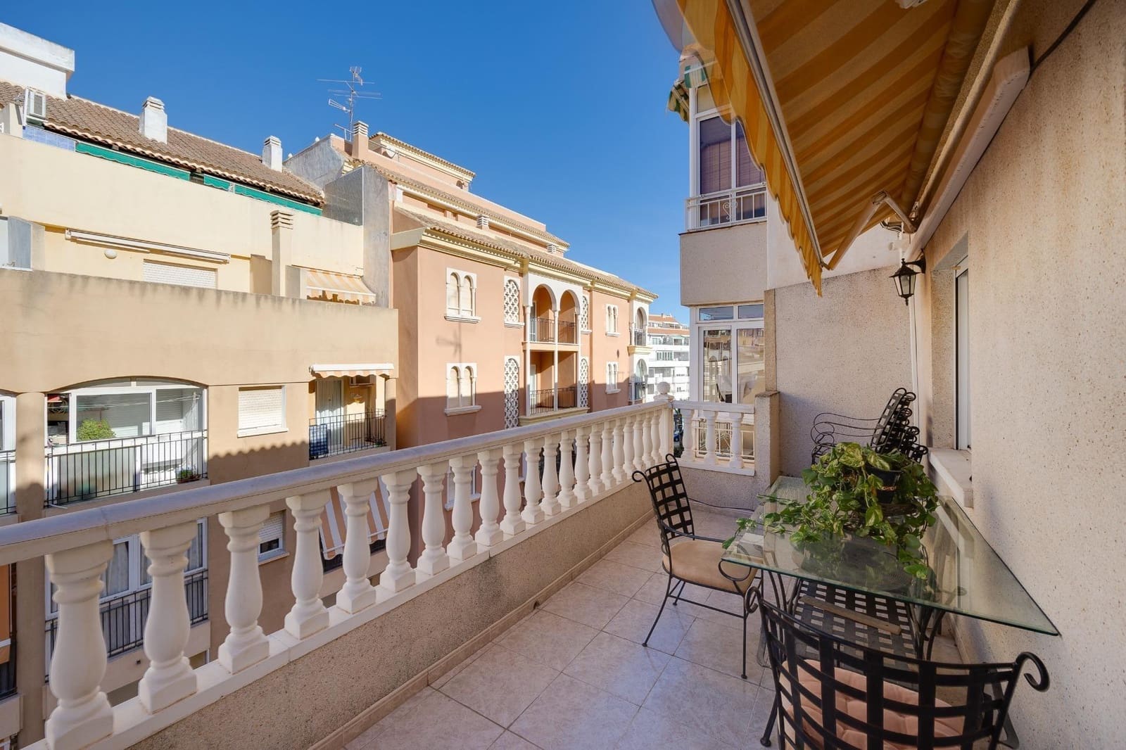 2 bedroom Penthouse for sale in Torrevieja with pool garage - € 166,300 (Ref: 9465686)