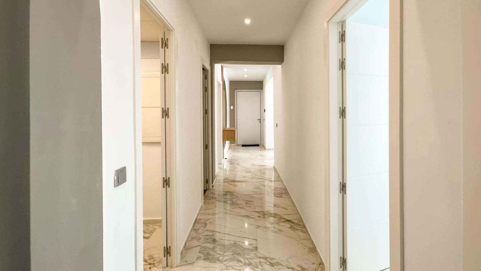 4 bedroom Villa for sale in Los Altos with garage - € 995,000 (Ref: 9496395)